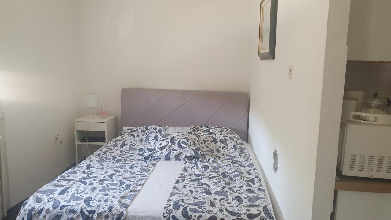 Apartment Sretni Dimnjacar Осиек Экстерьер фото